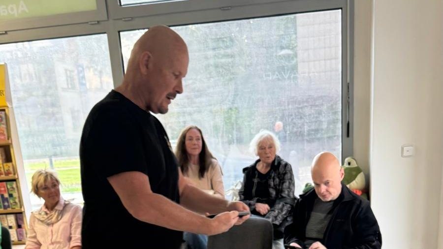 Přednáška Vladimíra Ďuriny v lékárně Apavar